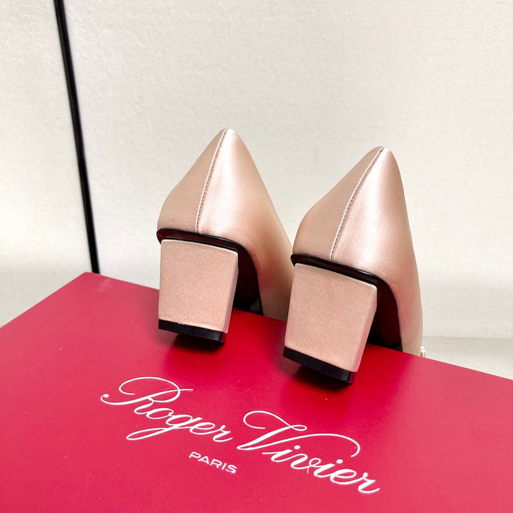 BELLE VIVIER PUMPS IN BEIGE SILK