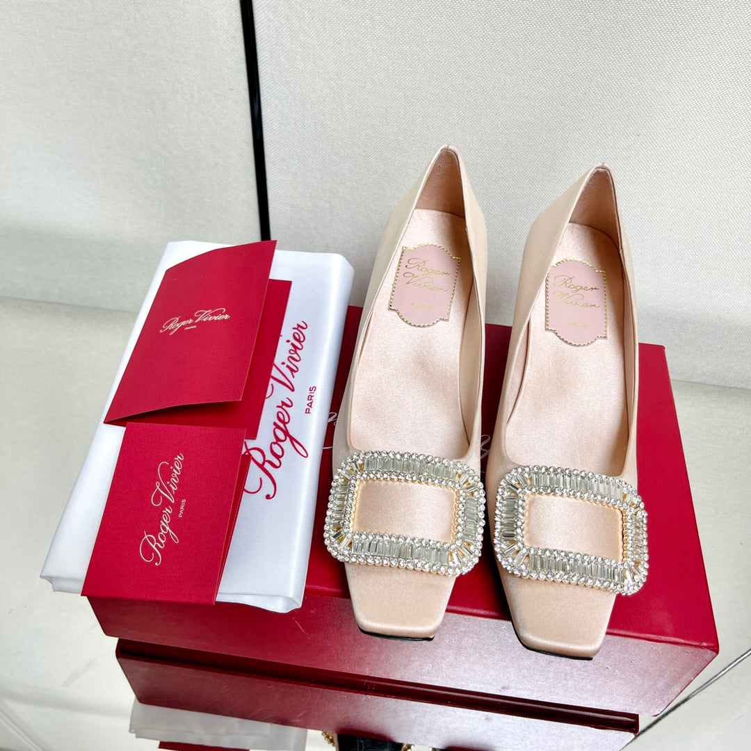 BELLE VIVIER PUMPS IN BEIGE SILK