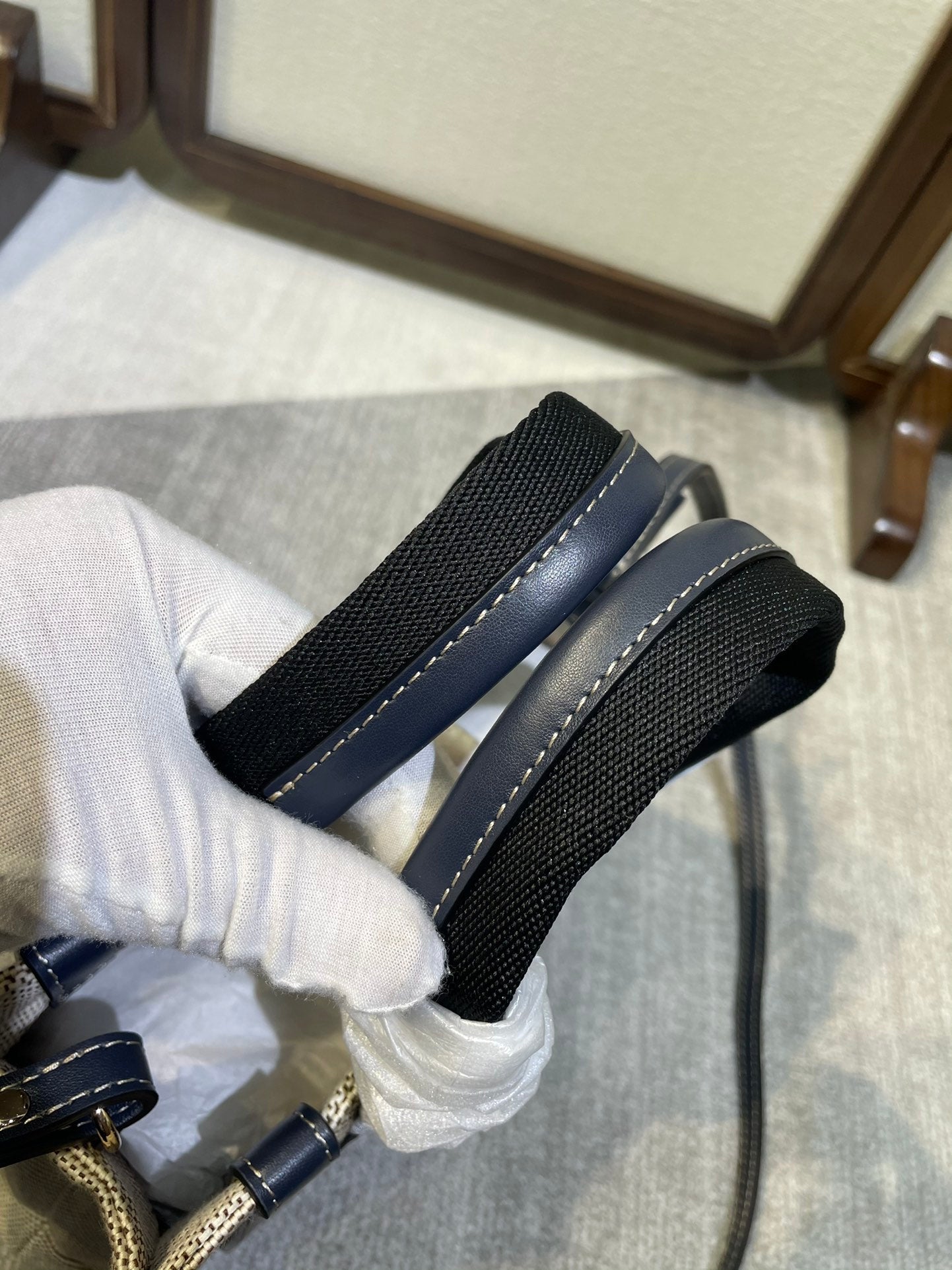 SMALL STRAP WOODY TOTE BAG 26.5 IN BEIGE LINEN CANVAS BLACK WEBBING DARK BLUE CALFSKIN