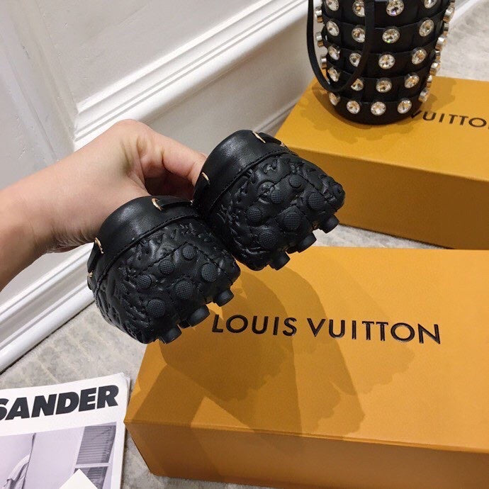 LV WOMEN'S DRIVER MOCCASIN IN BLACK EMBOSSED CALFSKIN