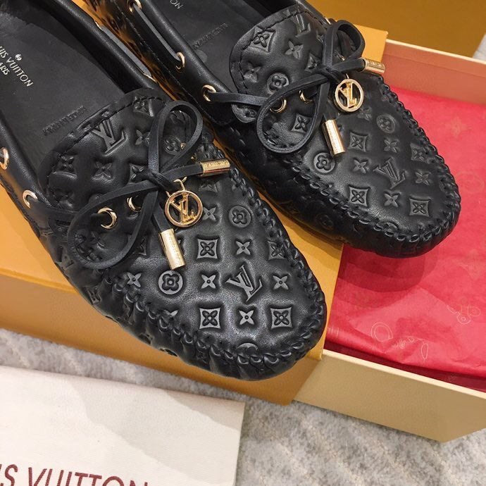 LV WOMEN'S DRIVER MOCCASIN IN BLACK EMBOSSED CALFSKIN