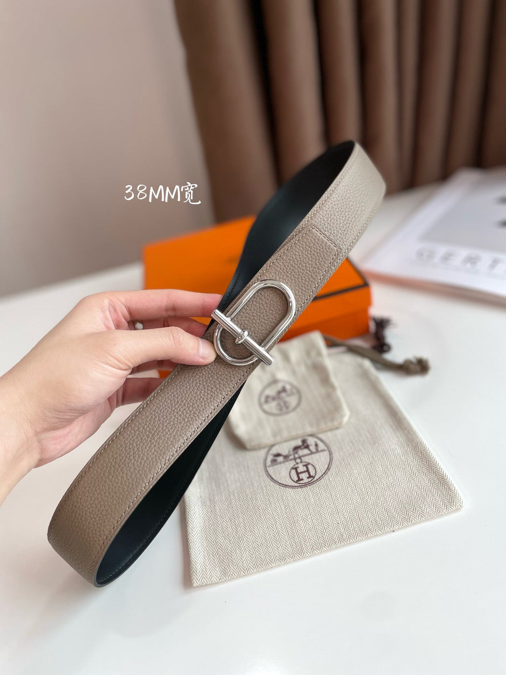 HM ITHAQUE BELT SILVER BUCKLE & REVERSIBLE CAMEL BROWN AND BLACK LEATHER STRAP 38MM