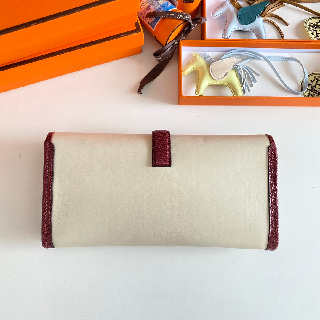 JIGE ELAN 29 CLUTCH IN WHITE CALFSKIN WITH GARNET RED LIZARD SKIN