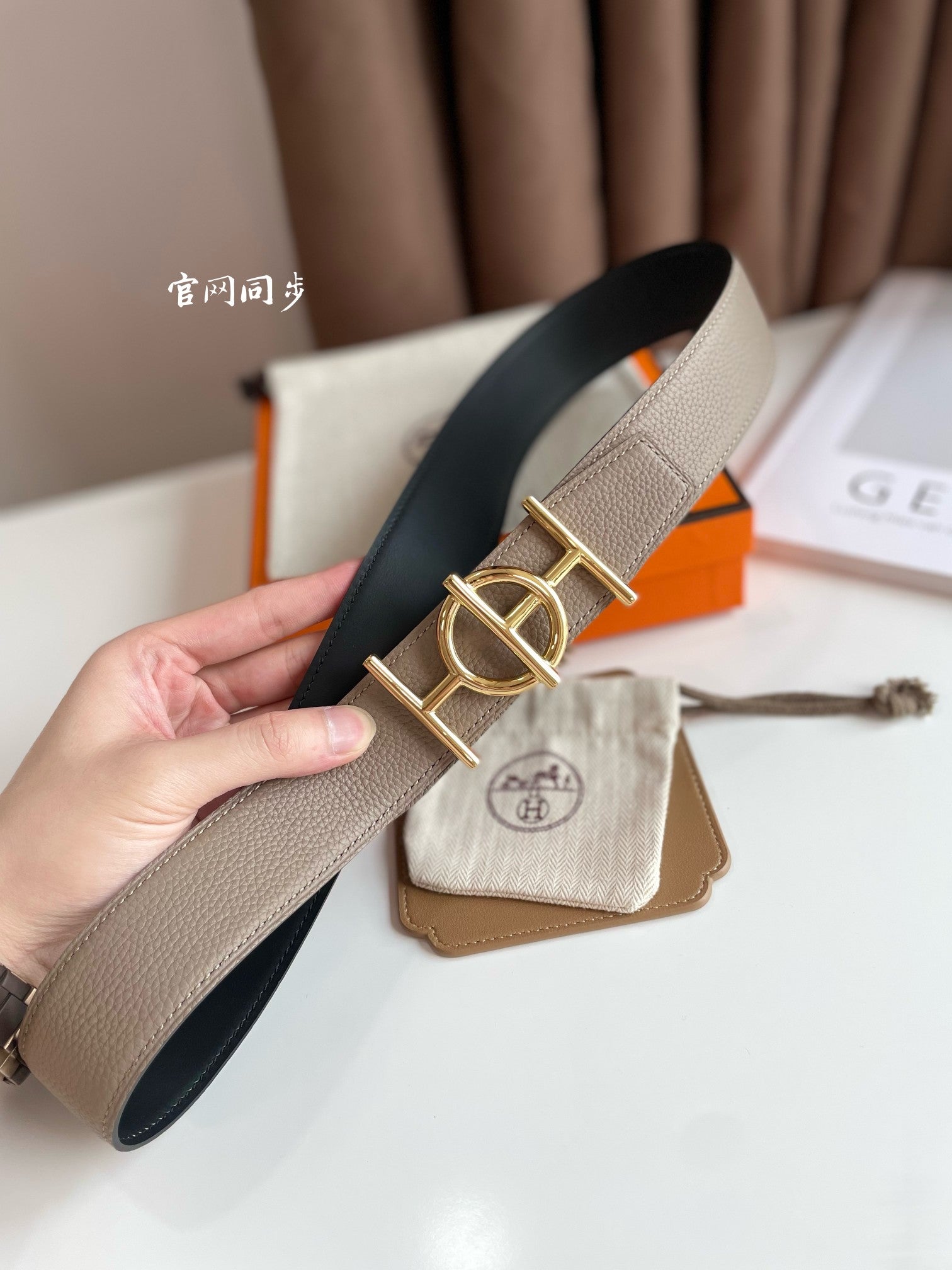 ULYSSE BELT BUCKLE & REVERSIBLE KHAKI BROWN LEATHER STRAP 38MM GOLD HARDWARE