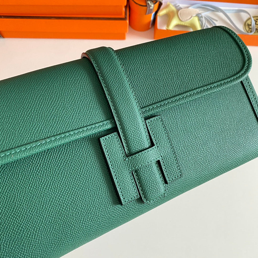 JIGE ELAN 29 CLUTCH IN FOREST GREEN CALFSKIN