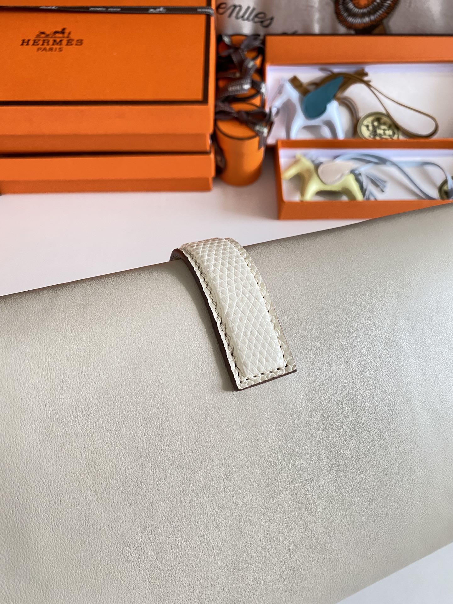 JIGE ELAN 29 CLUTCH IN BISQUE BEIGE CALFSKIN WITH LIZARD SKIN