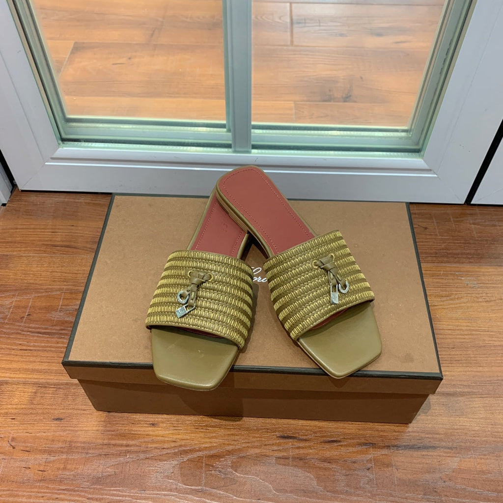 LP RAFFIA CHARMS FLATS SANDAL OLIVE CALFSKIN