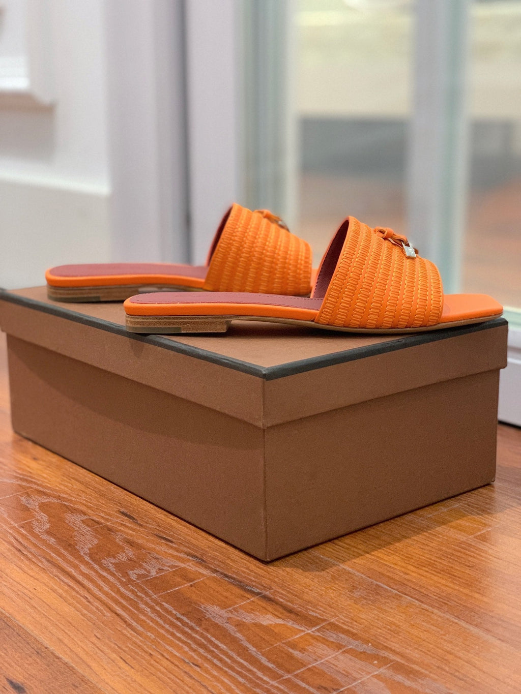 LP RAFFIA CHARMS FLATS SANDAL ORANGE CALFSKIN