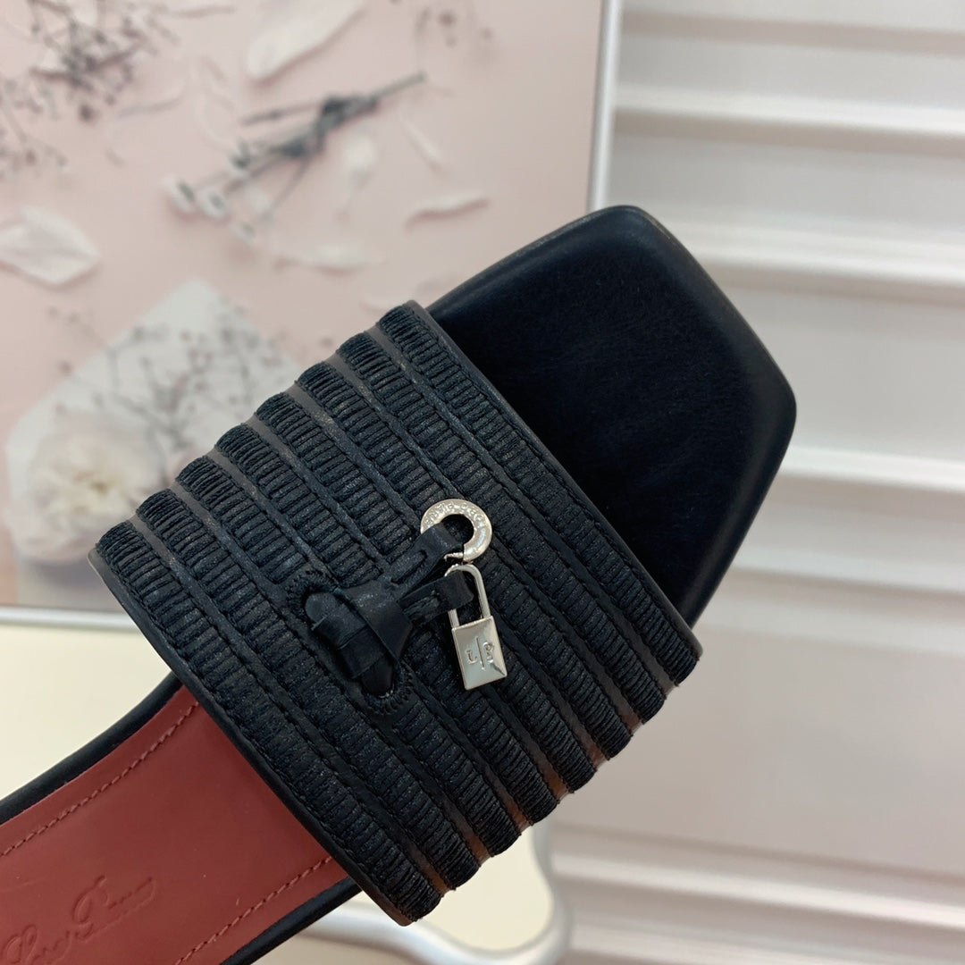 LP RAFFIA CHARMS FLATS SANDAL BLACK CALFSKIN