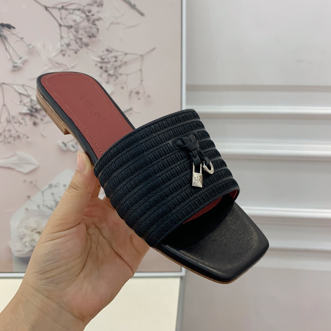 LP RAFFIA CHARMS FLATS SANDAL BLACK CALFSKIN