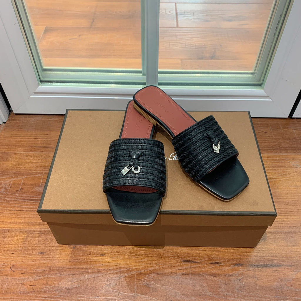 LP RAFFIA CHARMS FLATS SANDAL BLACK CALFSKIN