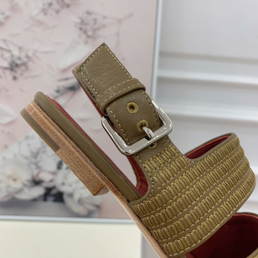 LP RAFFIA CHARMS STRAP FLATS SANDAL OLIVE CALFSKIN