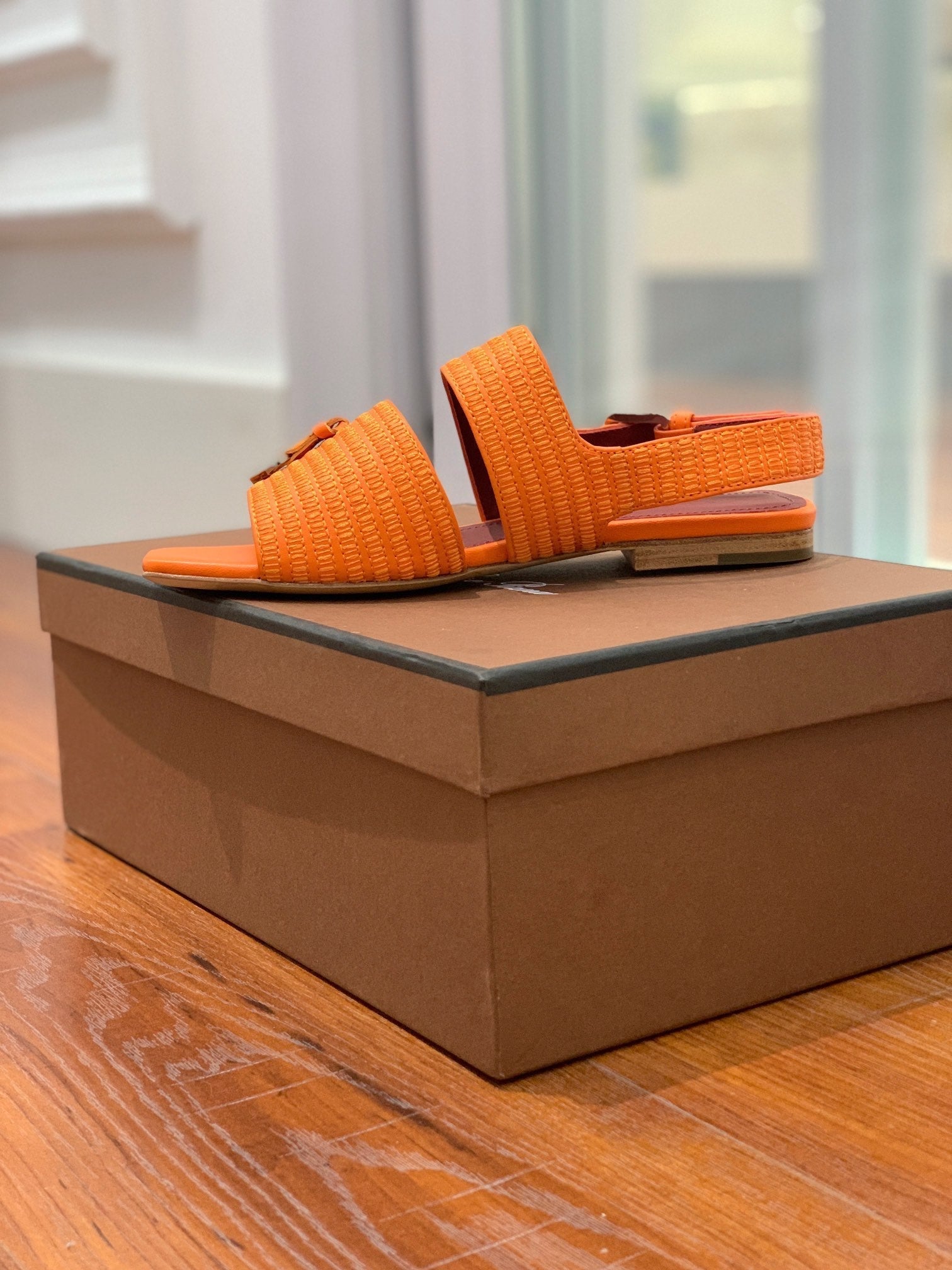 LP RAFFIA CHARMS STRAP FLATS SANDAL ORANGE CALFSKIN