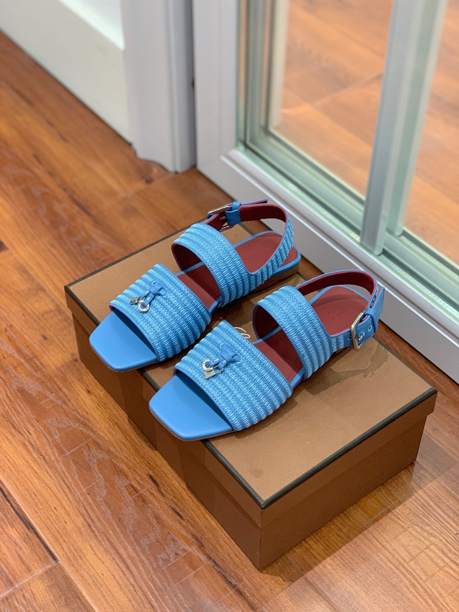 LP RAFFIA CHARMS STRAP FLATS SANDAL SKY CALFSKIN