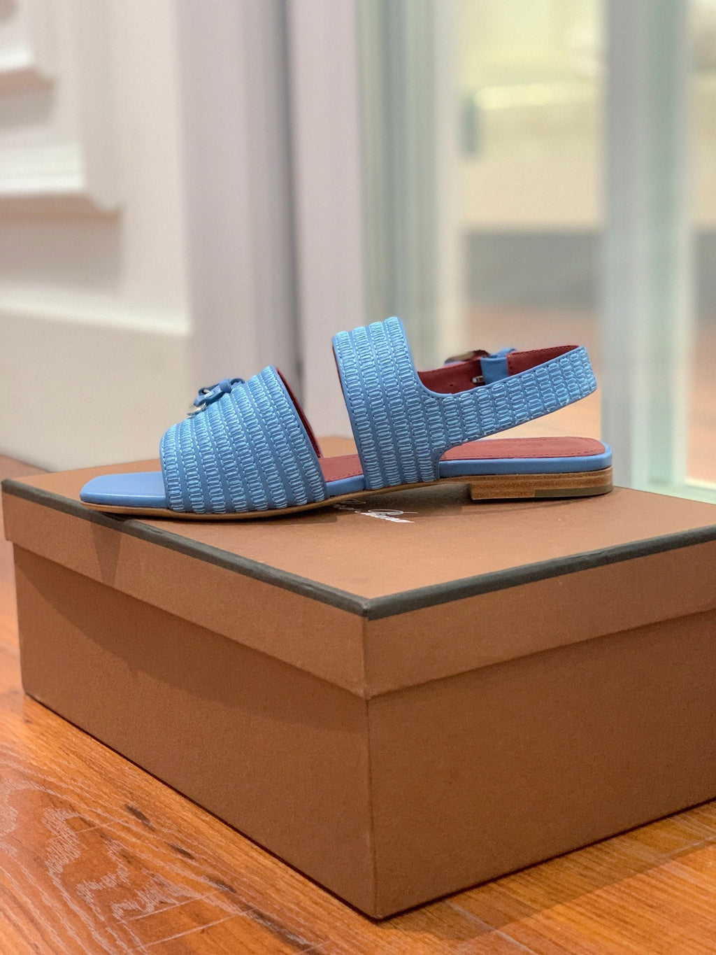 LP RAFFIA CHARMS STRAP FLATS SANDAL SKY CALFSKIN