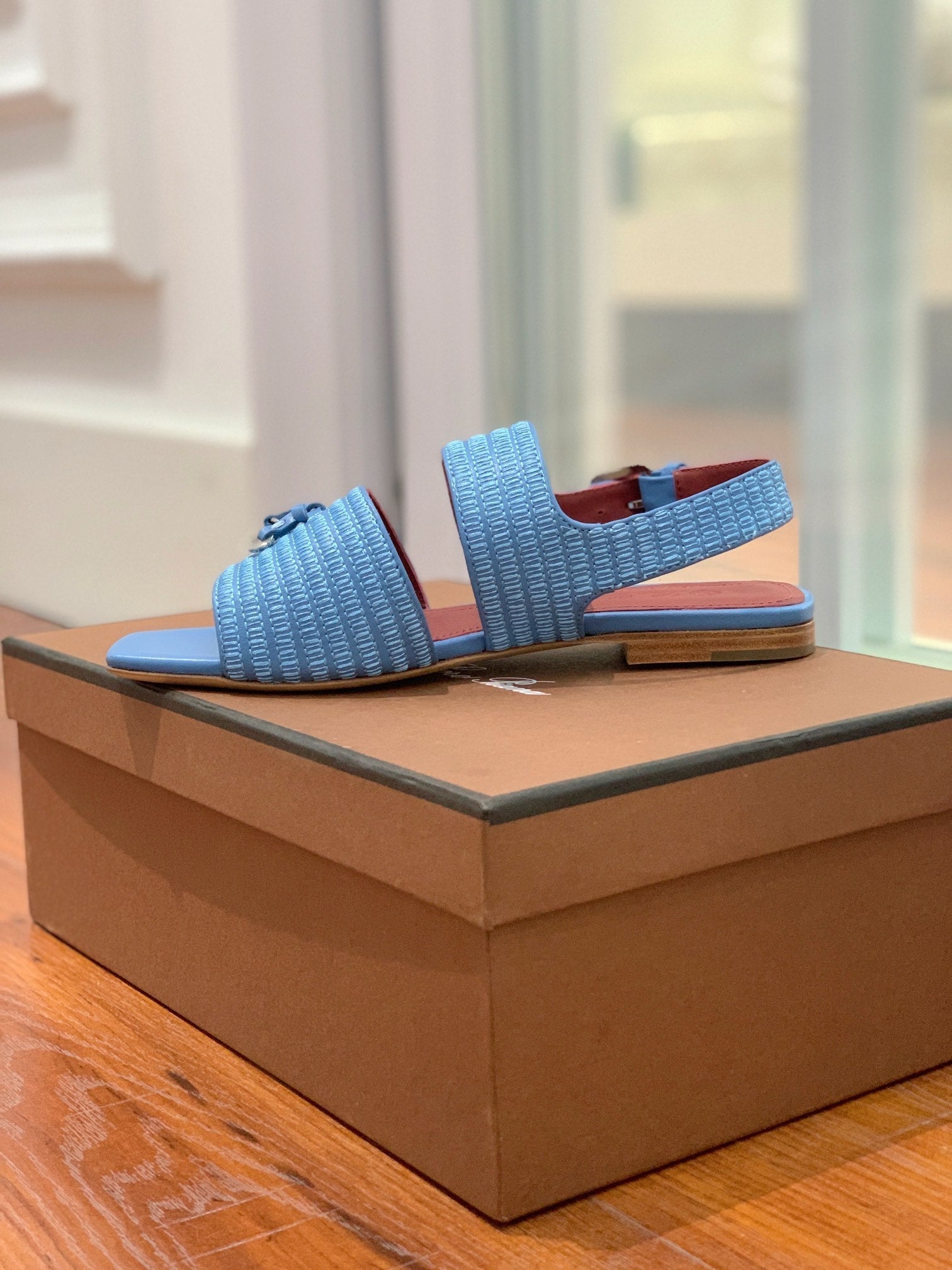 LP RAFFIA CHARMS STRAP FLATS SANDAL SKY CALFSKIN