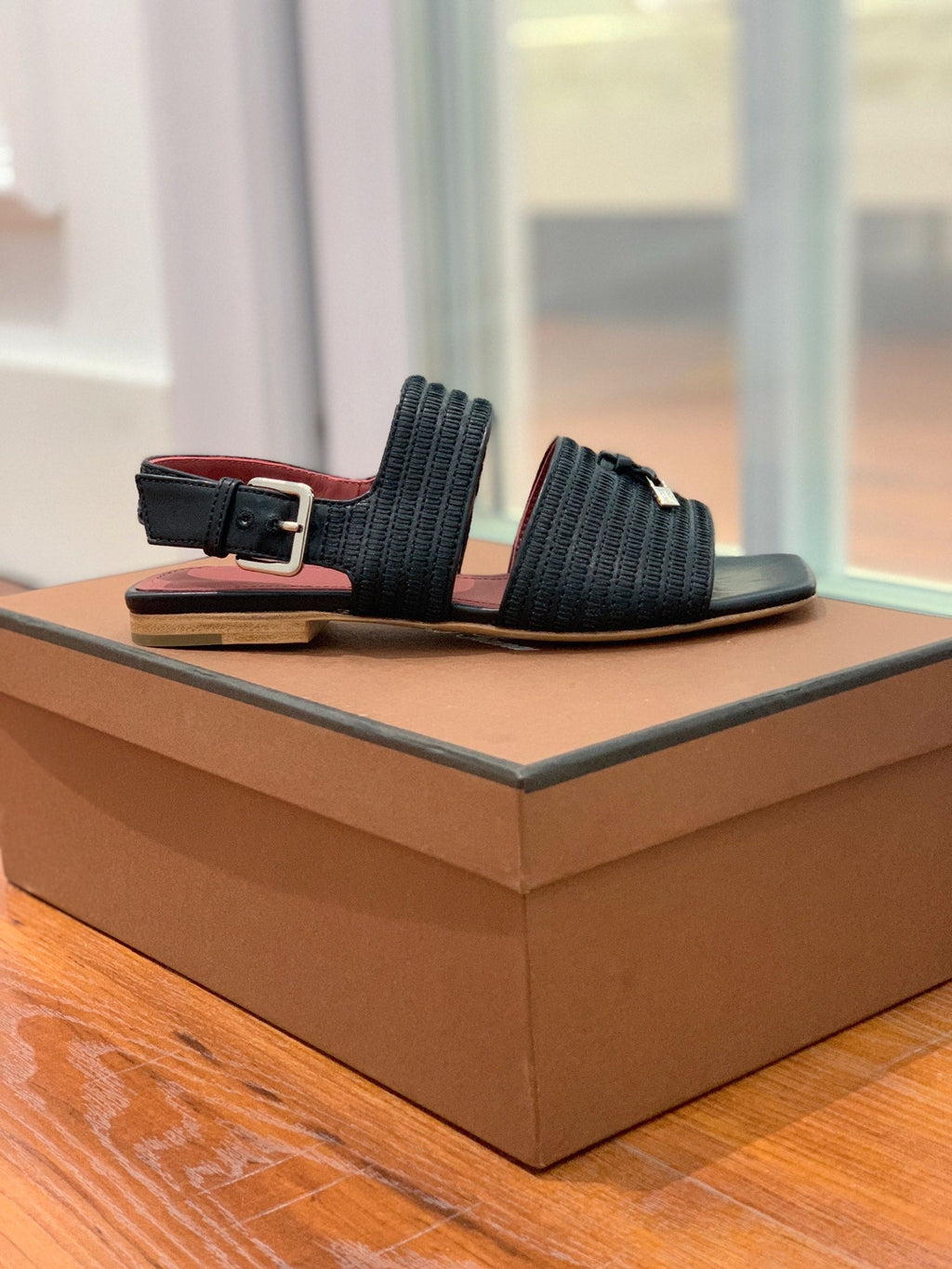 LP RAFFIA CHARMS STRAP FLATS SANDAL BLACK CALFSKIN