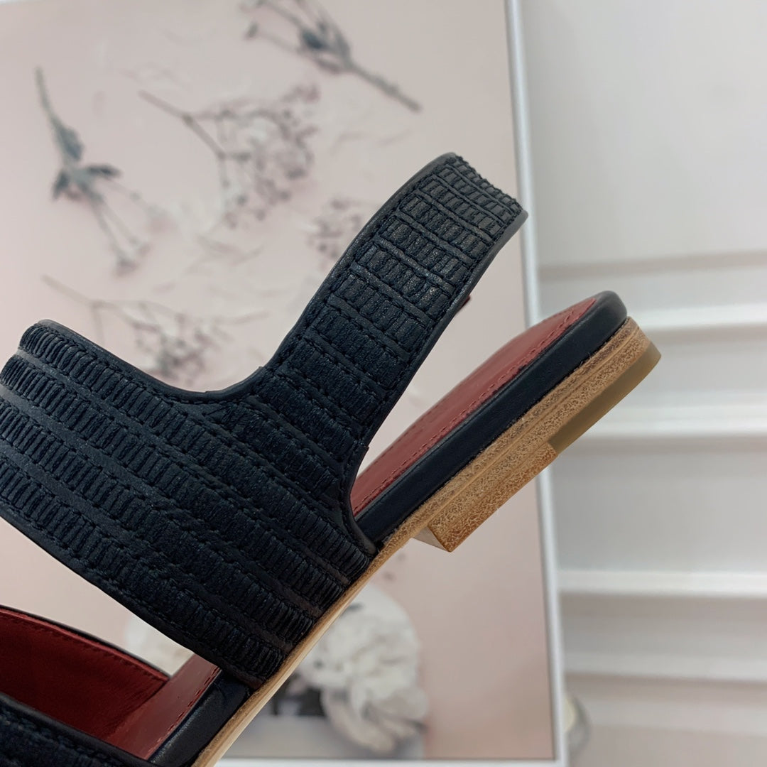 LP RAFFIA CHARMS STRAP FLATS SANDAL BLACK CALFSKIN