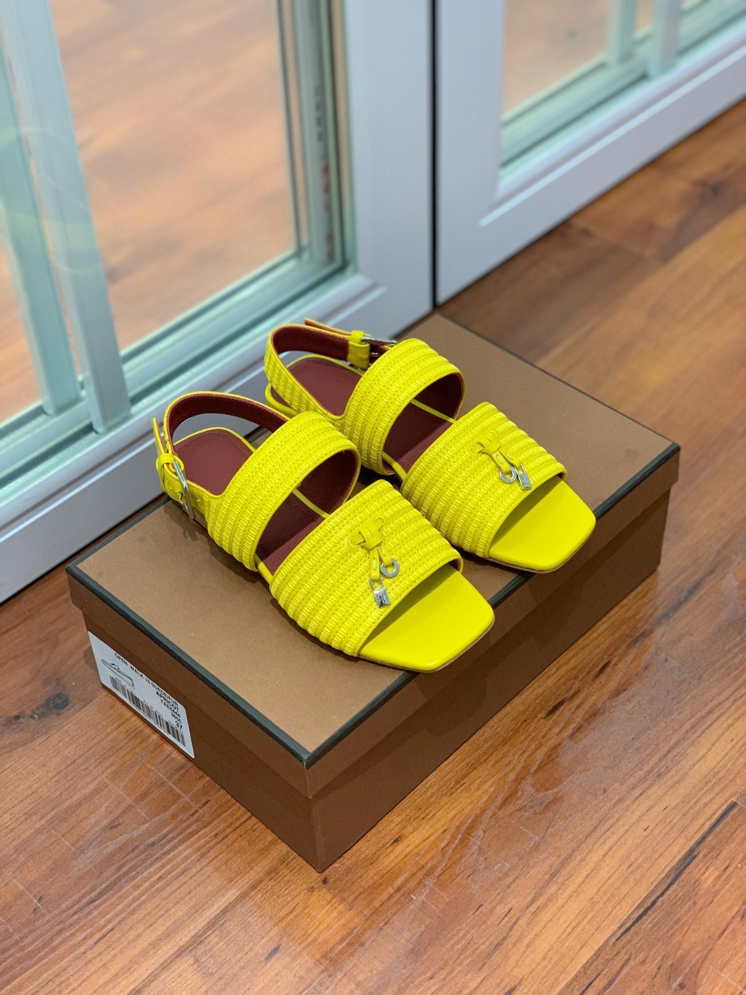 LP RAFFIA CHARMS STRAP FLATS SANDAL LEMON CALFSKIN