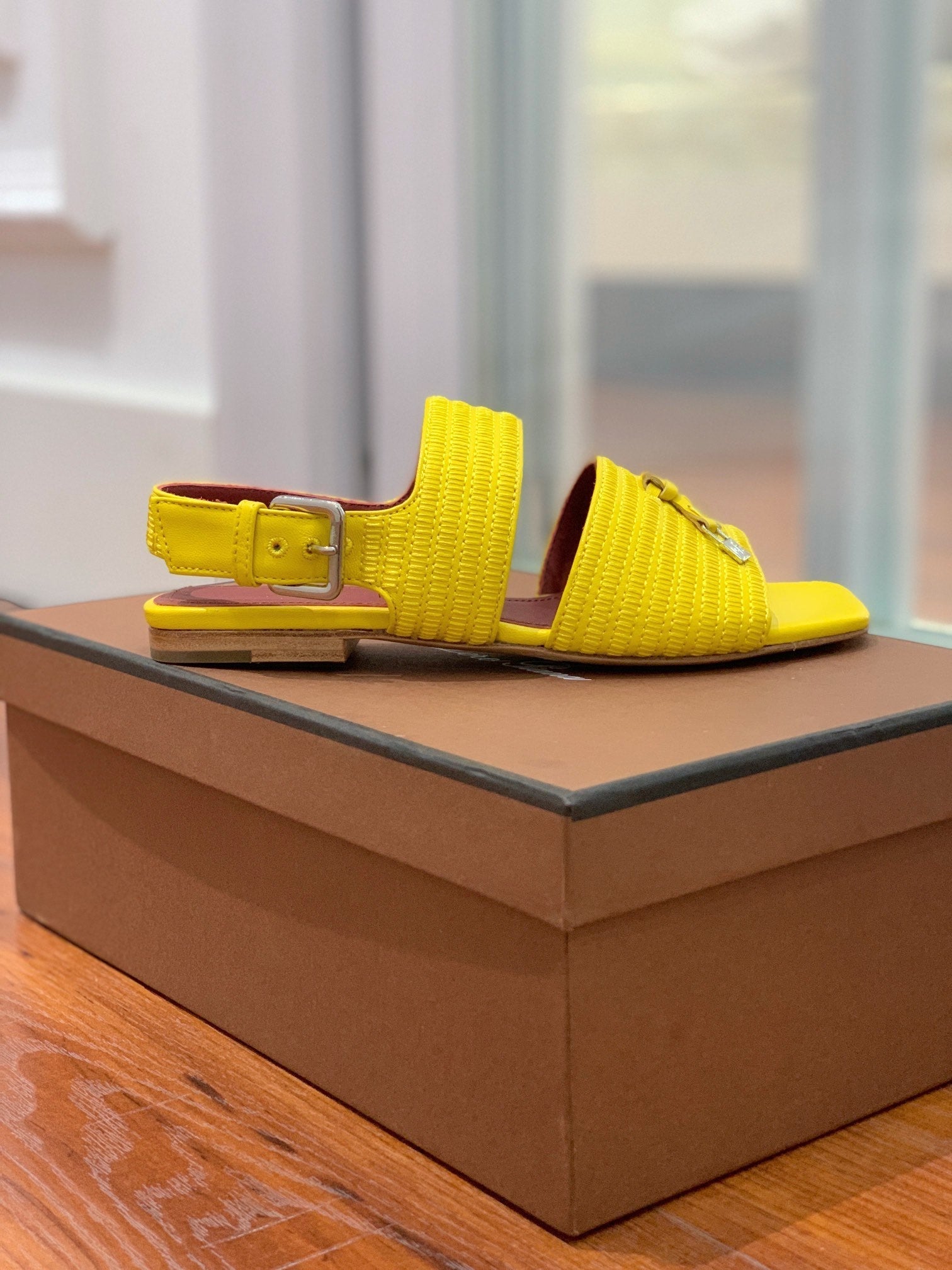 LP RAFFIA CHARMS STRAP FLATS SANDAL LEMON CALFSKIN