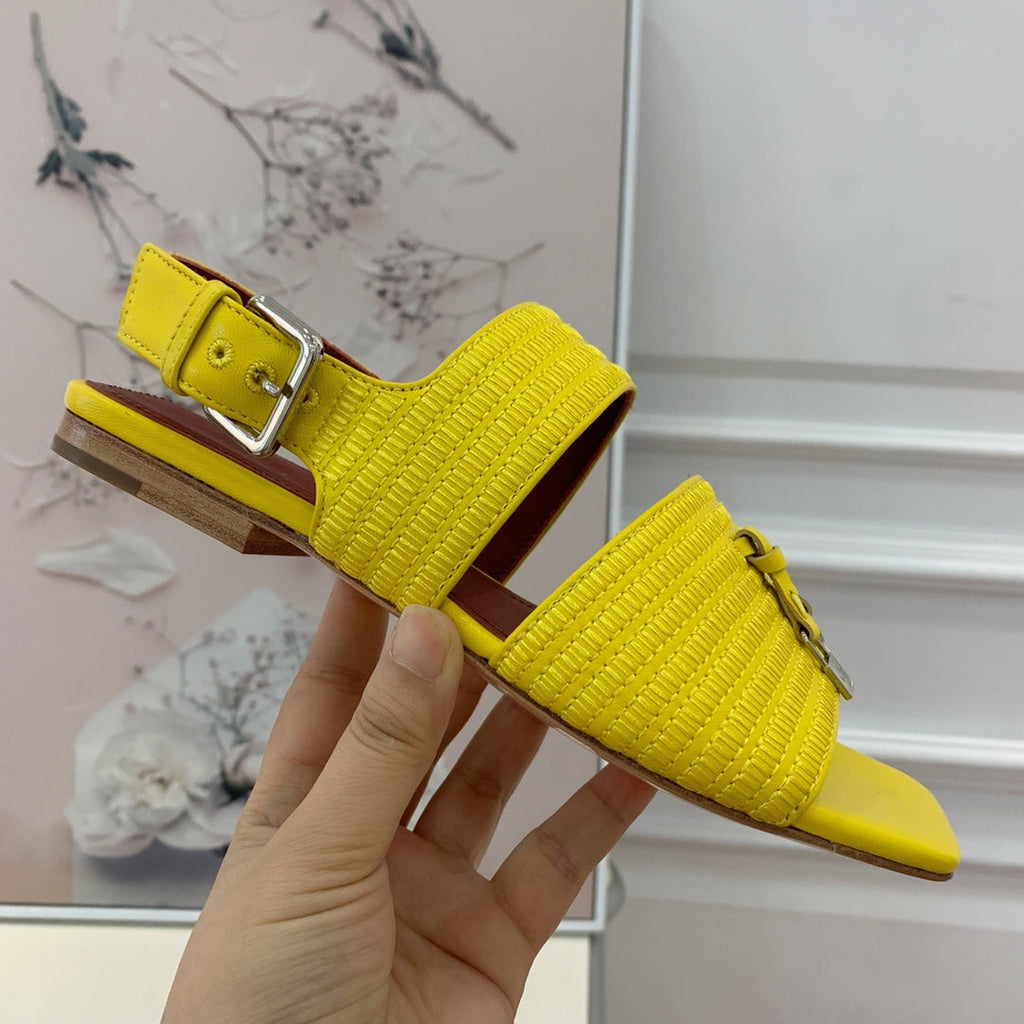 LP RAFFIA CHARMS STRAP FLATS SANDAL LEMON CALFSKIN