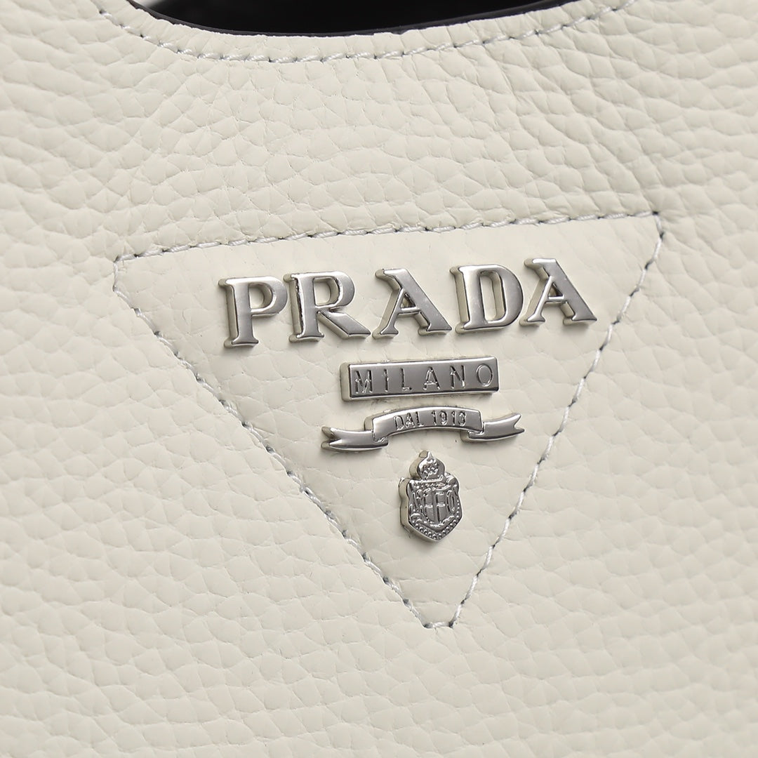 PRA 18 DYNAMIQUE LOGO TOTE BAG IN WHITE CALFSKIN