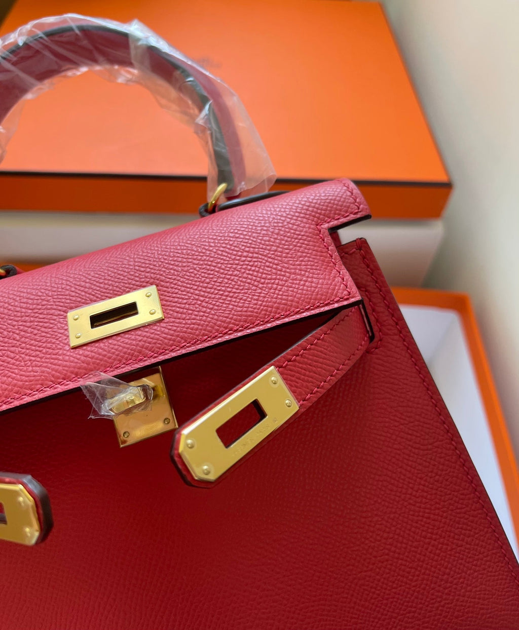 KELLY MINI 20 BAG IN RUBY RED CALFSKIN WITH GOLD HARDWARE