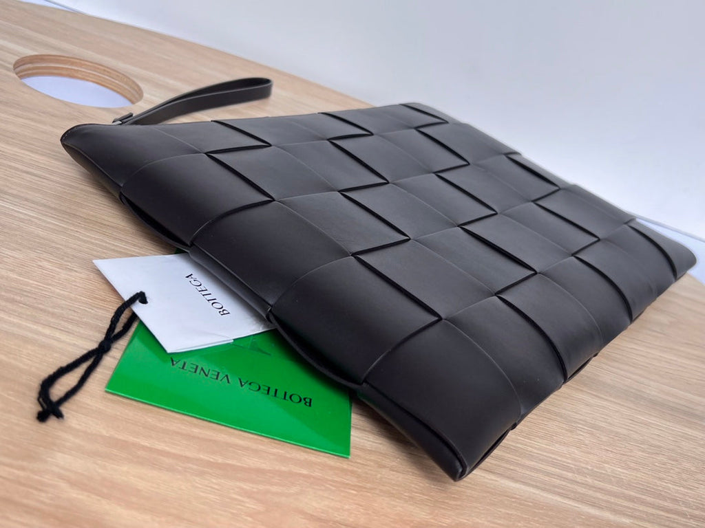 LARGE CASSETTE POUCH 35 IN BLACK CALFSKIN