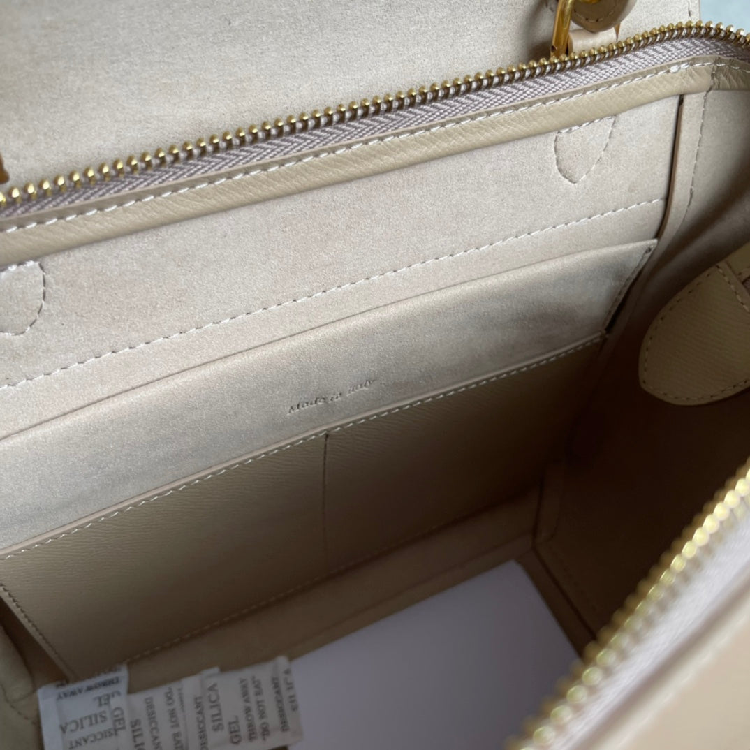 FISH BAG 24 BEIGE CREAM LEATHER