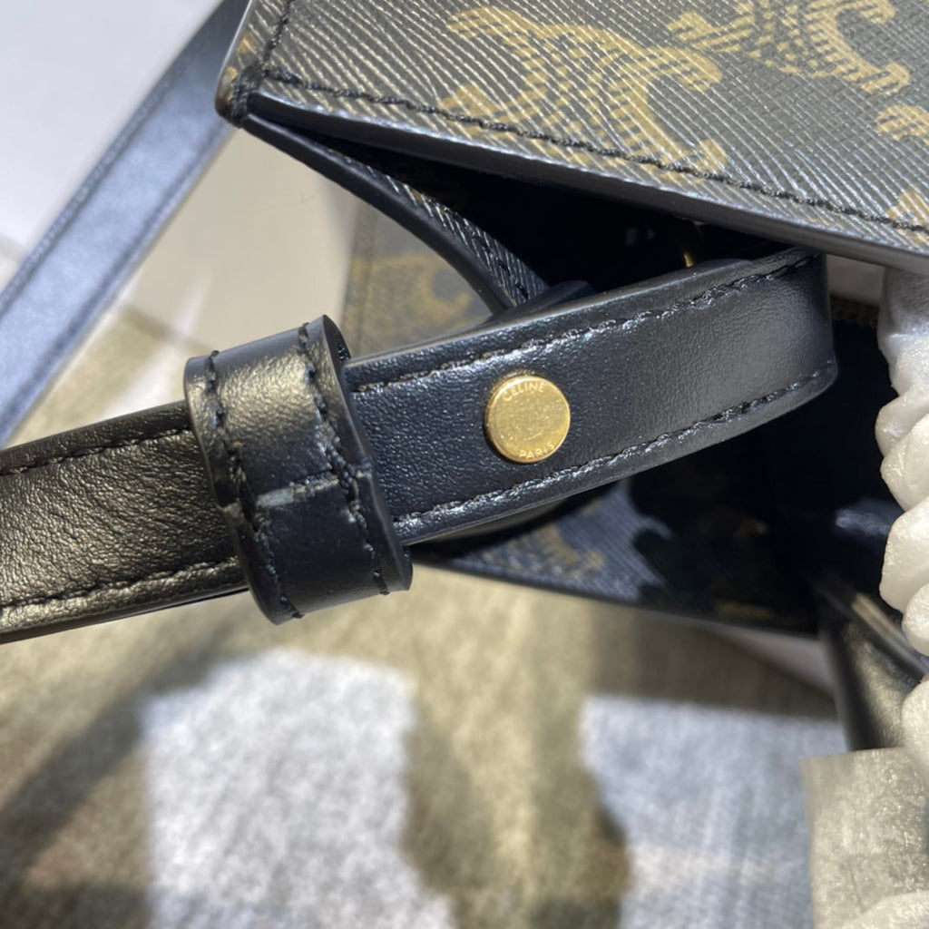 TRIOMPHE  32 BLACK IN PATTERN CALFSKIN