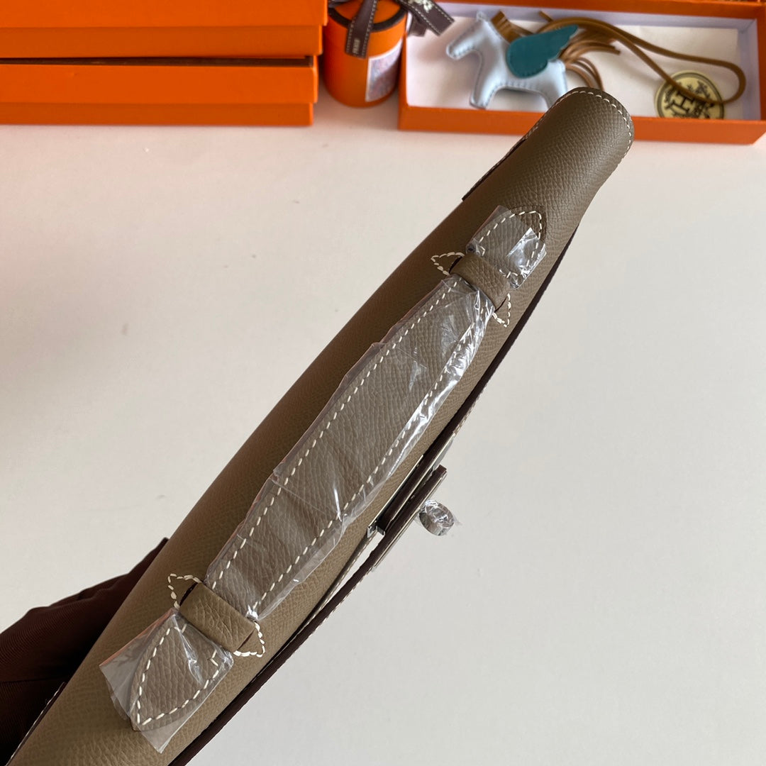 KELLY CUT 31 IN MOCHA BROWN CALFSKIN WITH SILVER HARDWARE