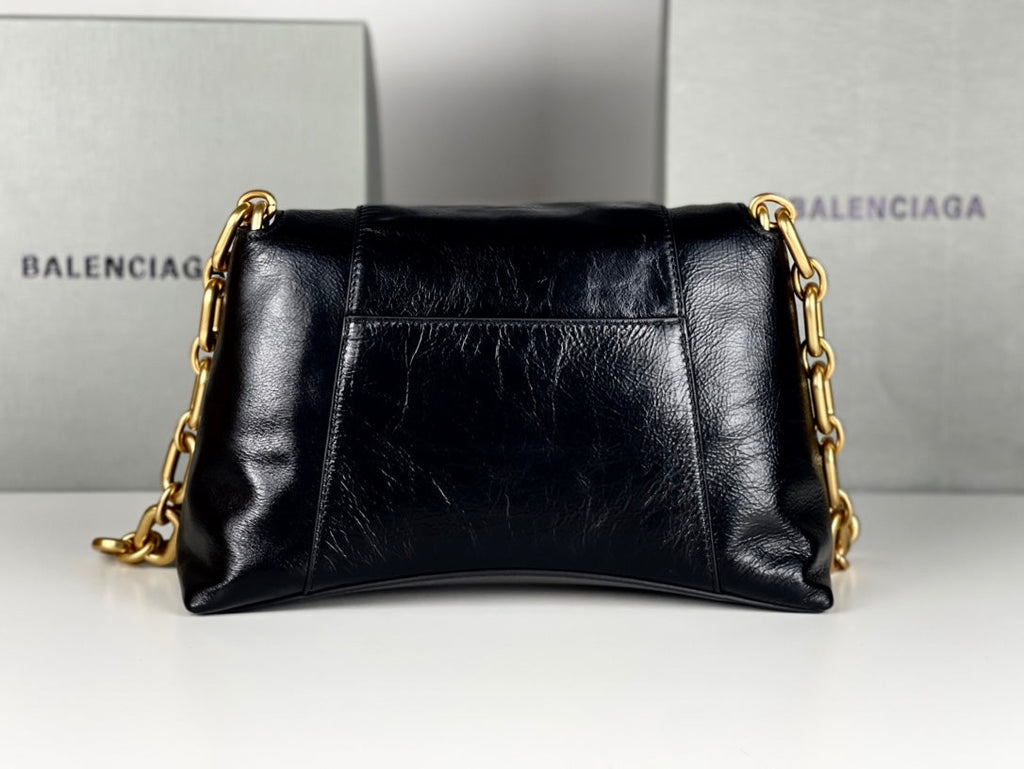 DOWNTOWN SHOULDER BAG 29 IN BLACK WAXED SHEEPSKIN GOLD HARDWARE