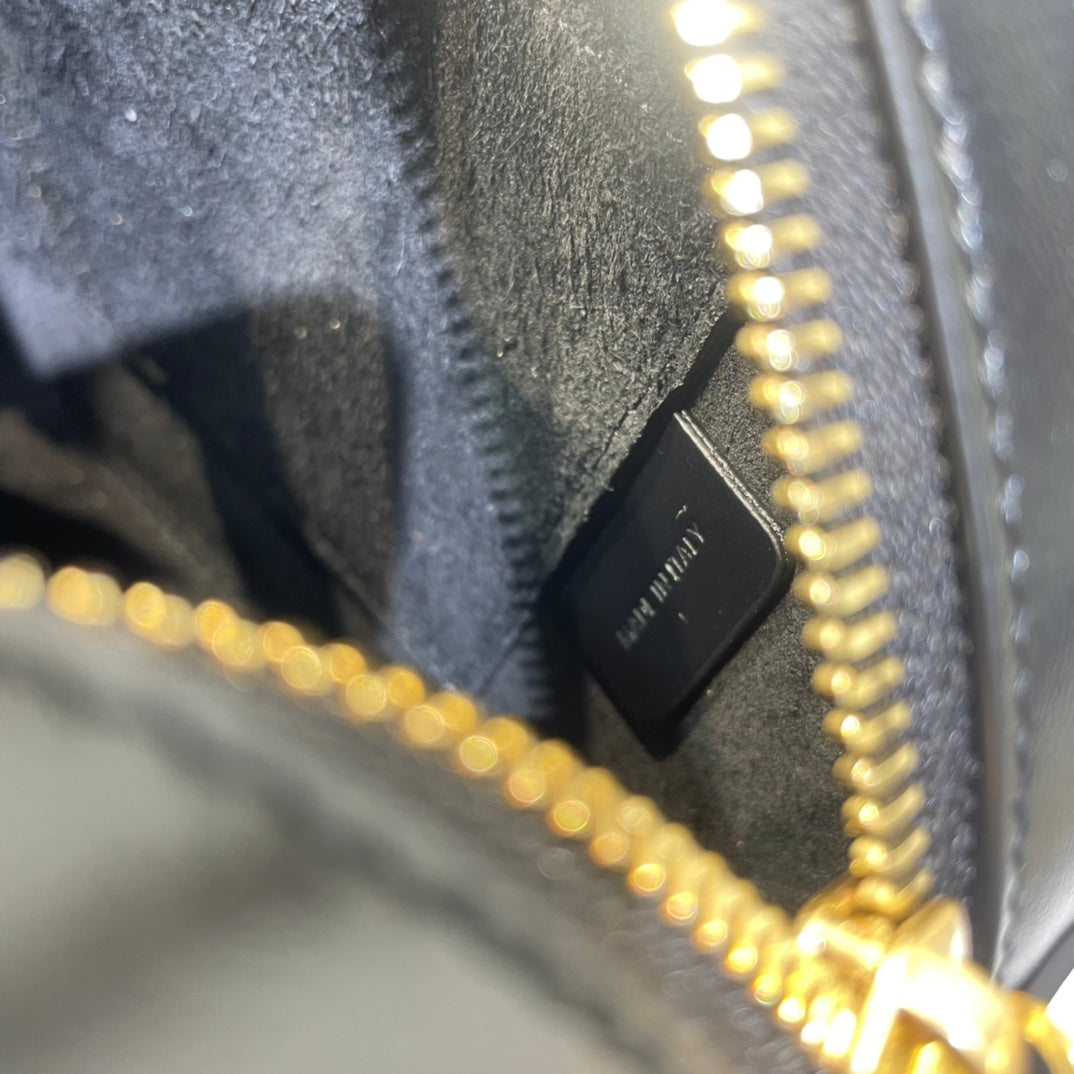 OVAL PURSE BAG 20 IN BLACK CALFSKIN