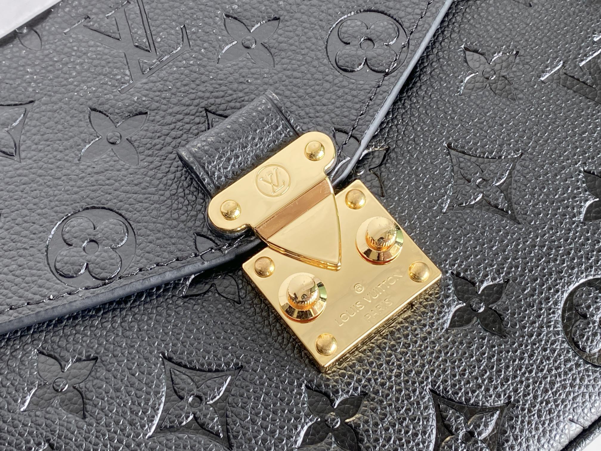 LV 25S POCHETTE METIS 25 IN BLACK MONOGRAM COATED CANVAS GOLD HARDWARE
