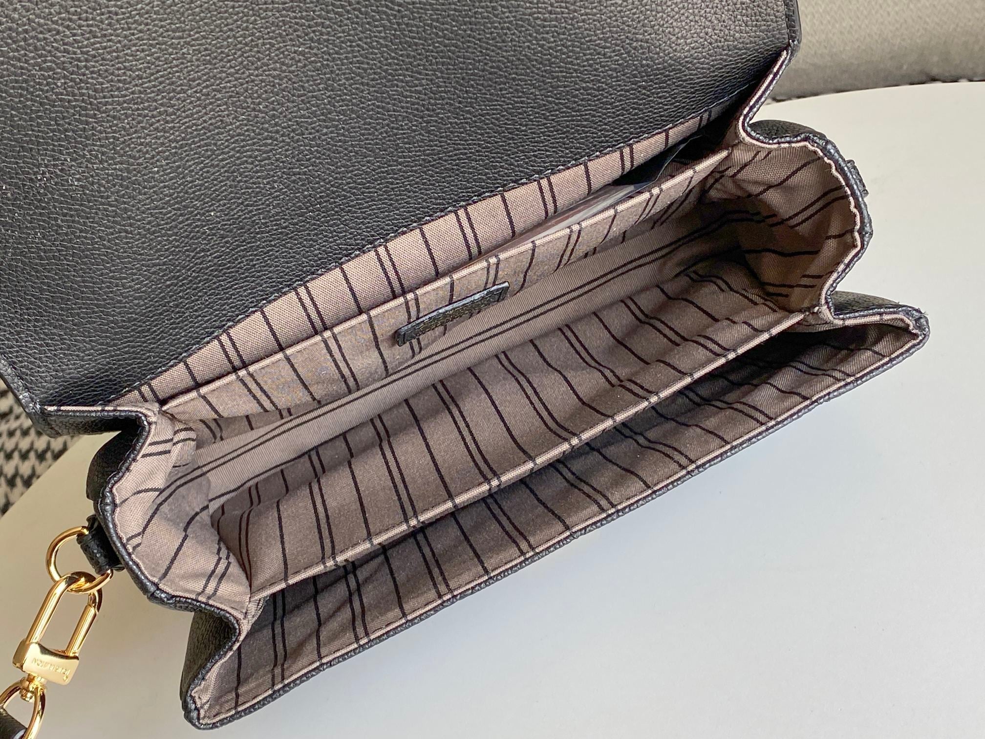 LV 25S POCHETTE METIS 25 IN BLACK MONOGRAM COATED CANVAS GOLD HARDWARE