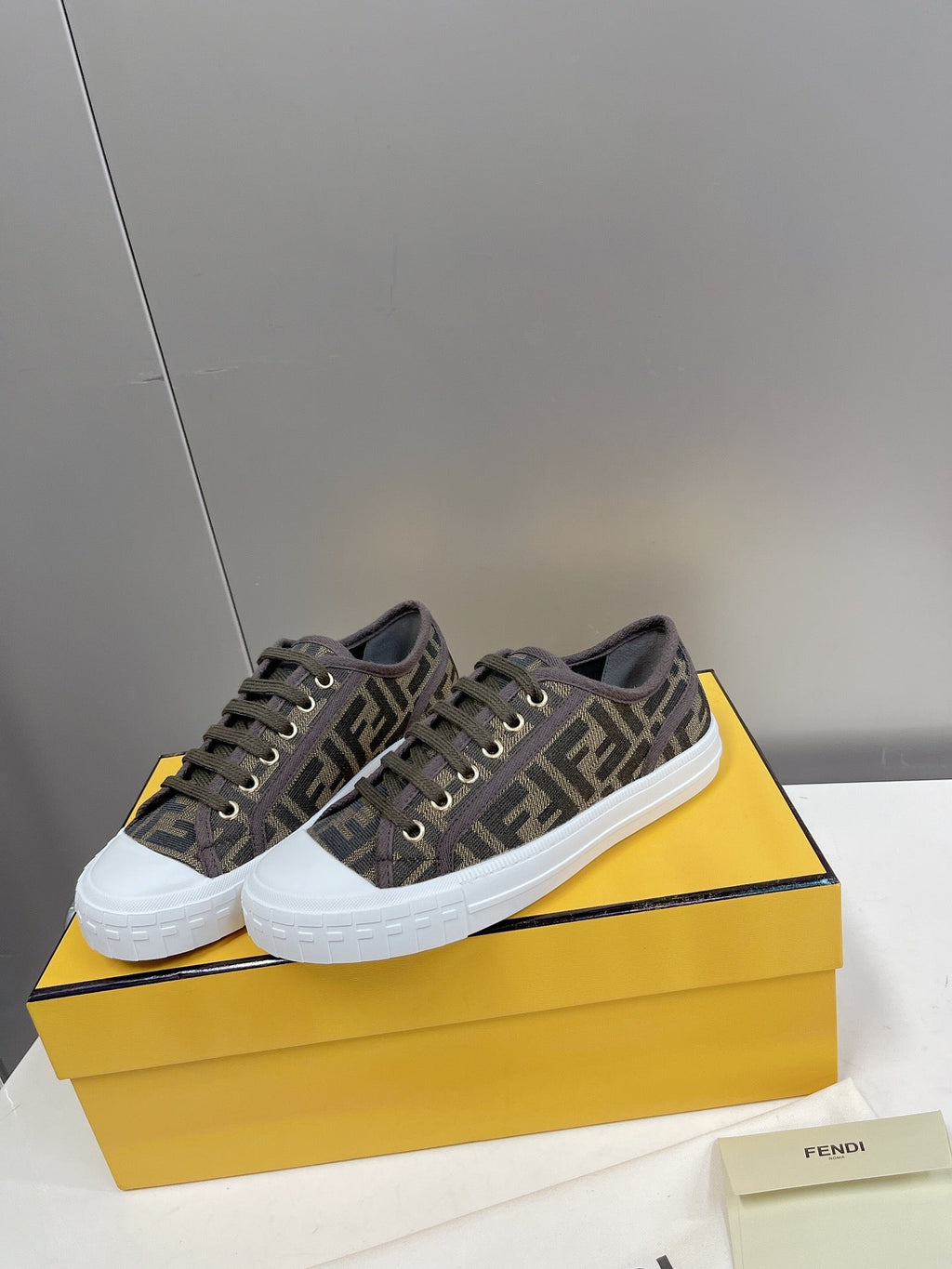 FENDI DOMINO MOTIF LOW-TOP SNEAKERS IN BROWN CANVAS
