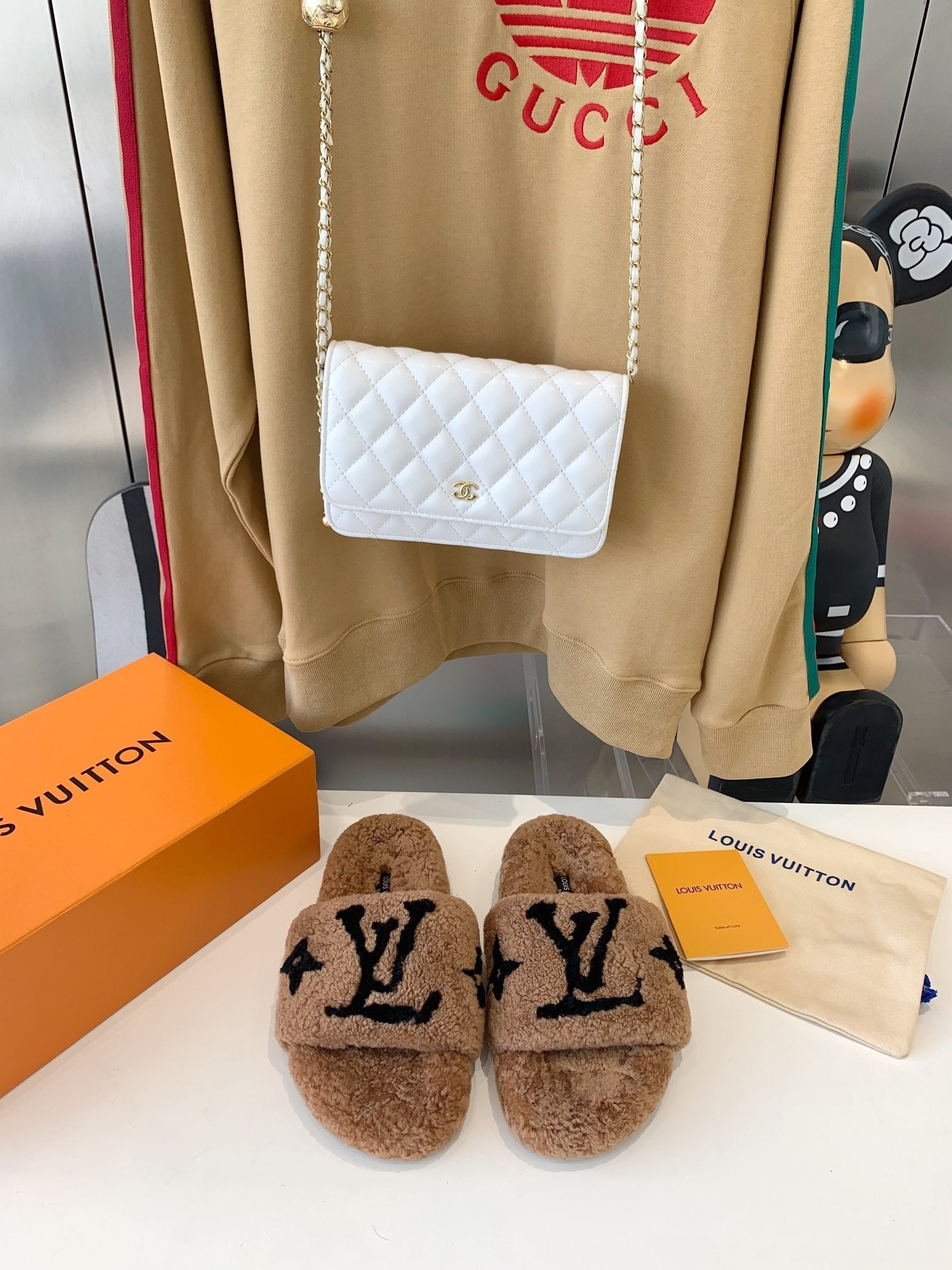 LV WOMEN'S PASEO FLAT SLIPPER IN CARAMEL BROWN FLEECE WITH BLACK LOGO