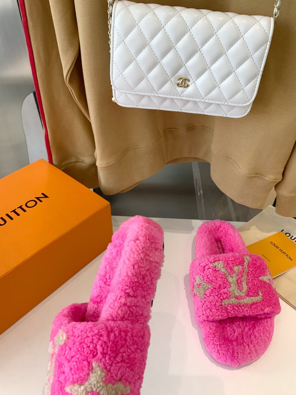 LV WOMEN'S PASEO FLAT SLIPPER IN BRIGHT PINK FLEECE WITH TAN BROWN LOGO