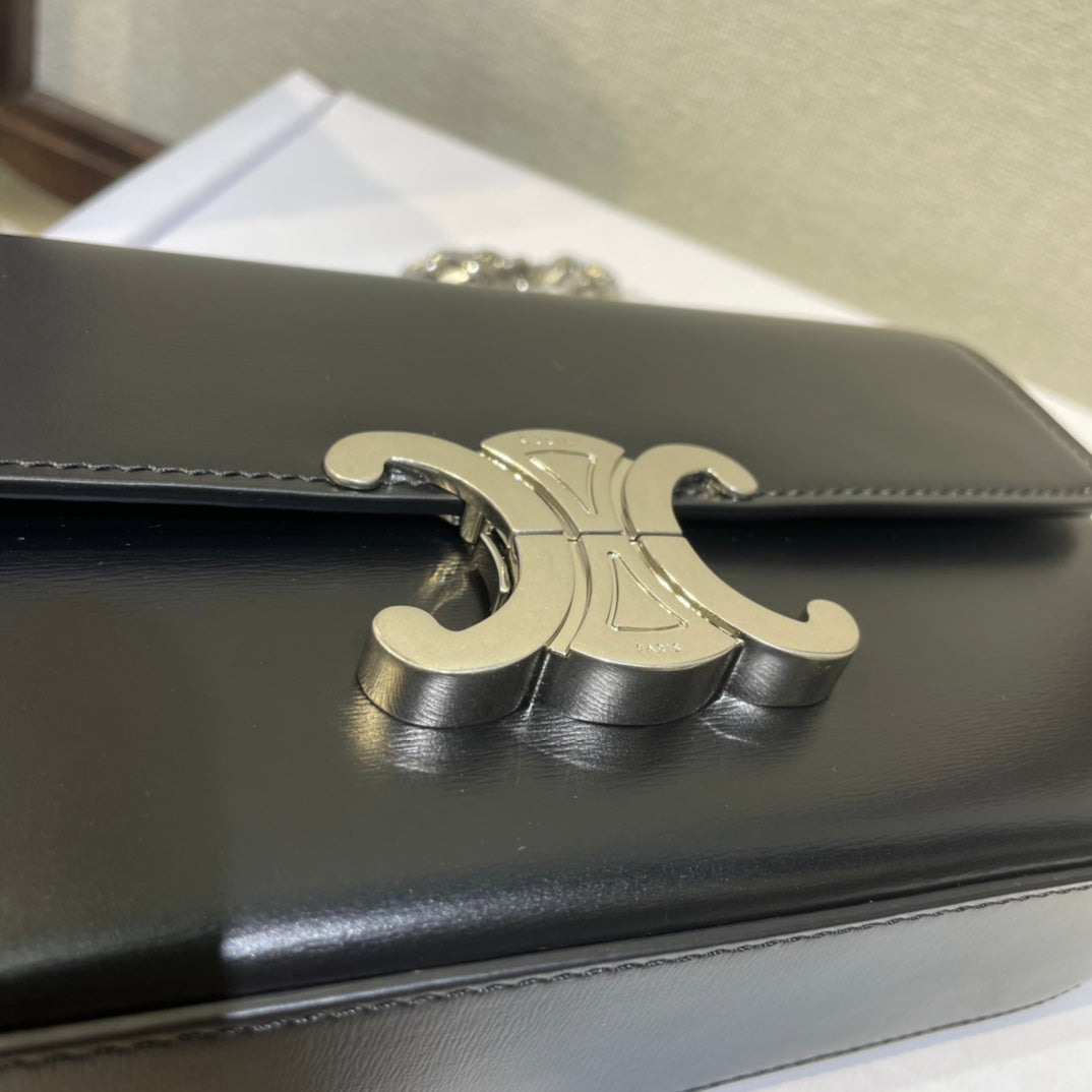 CHAIN EMBOSSED ARMPIT BAG 20 IN BLACK CALFSKIN SILVER HARDWARE