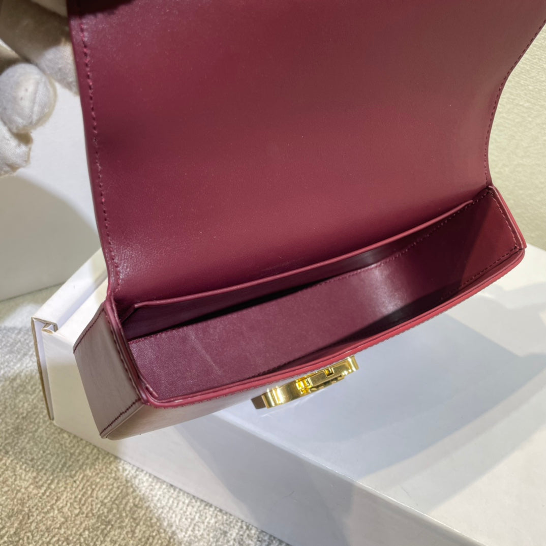 CHAIN EMBOSSED ARMPIT BAG 20 IN WINE RED CALFSKIN