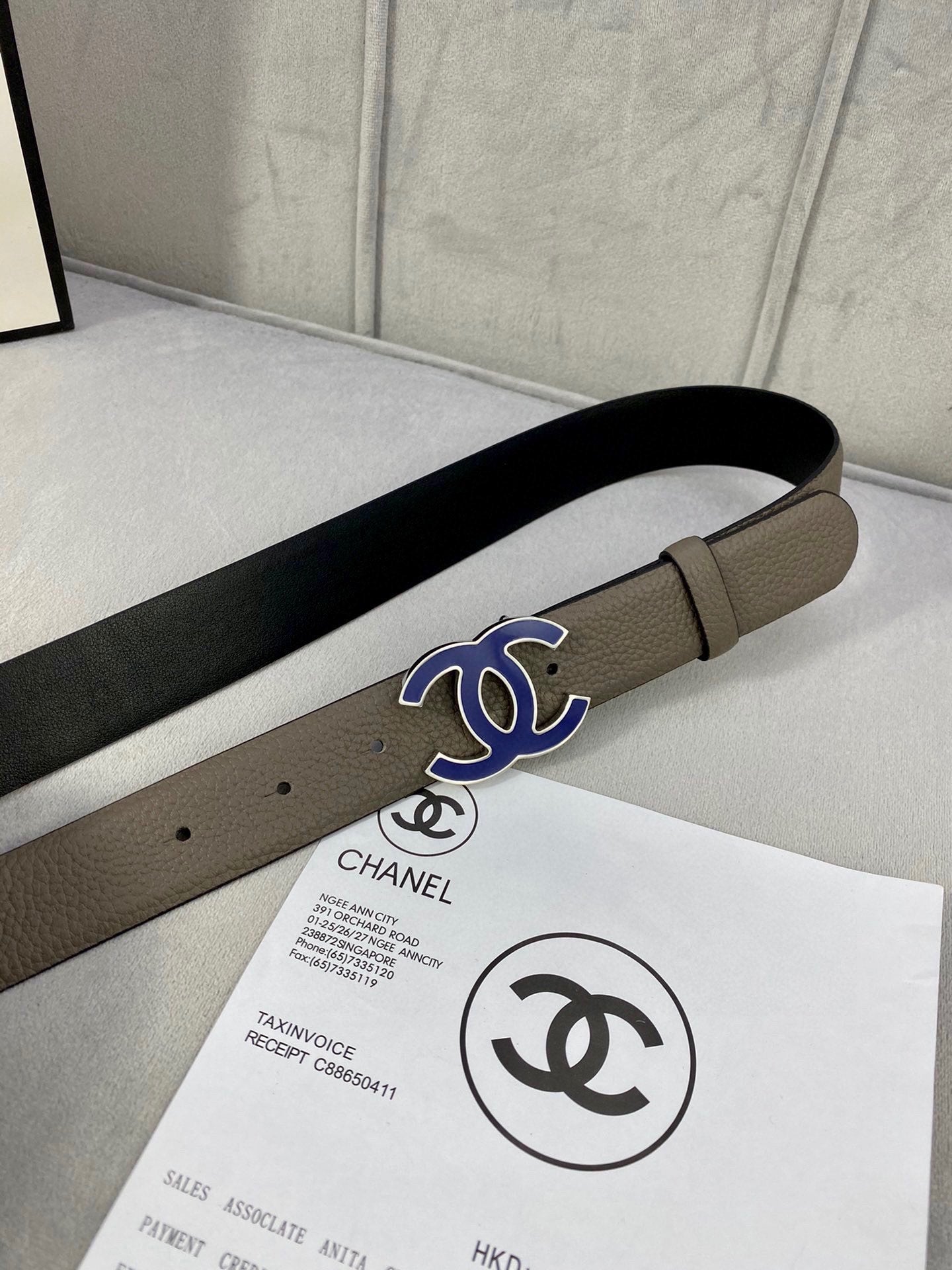 CC 30MM BELT IN MOCHA BROWN GRAINED CALFSKIN WITH NAVY BLUE LOGO