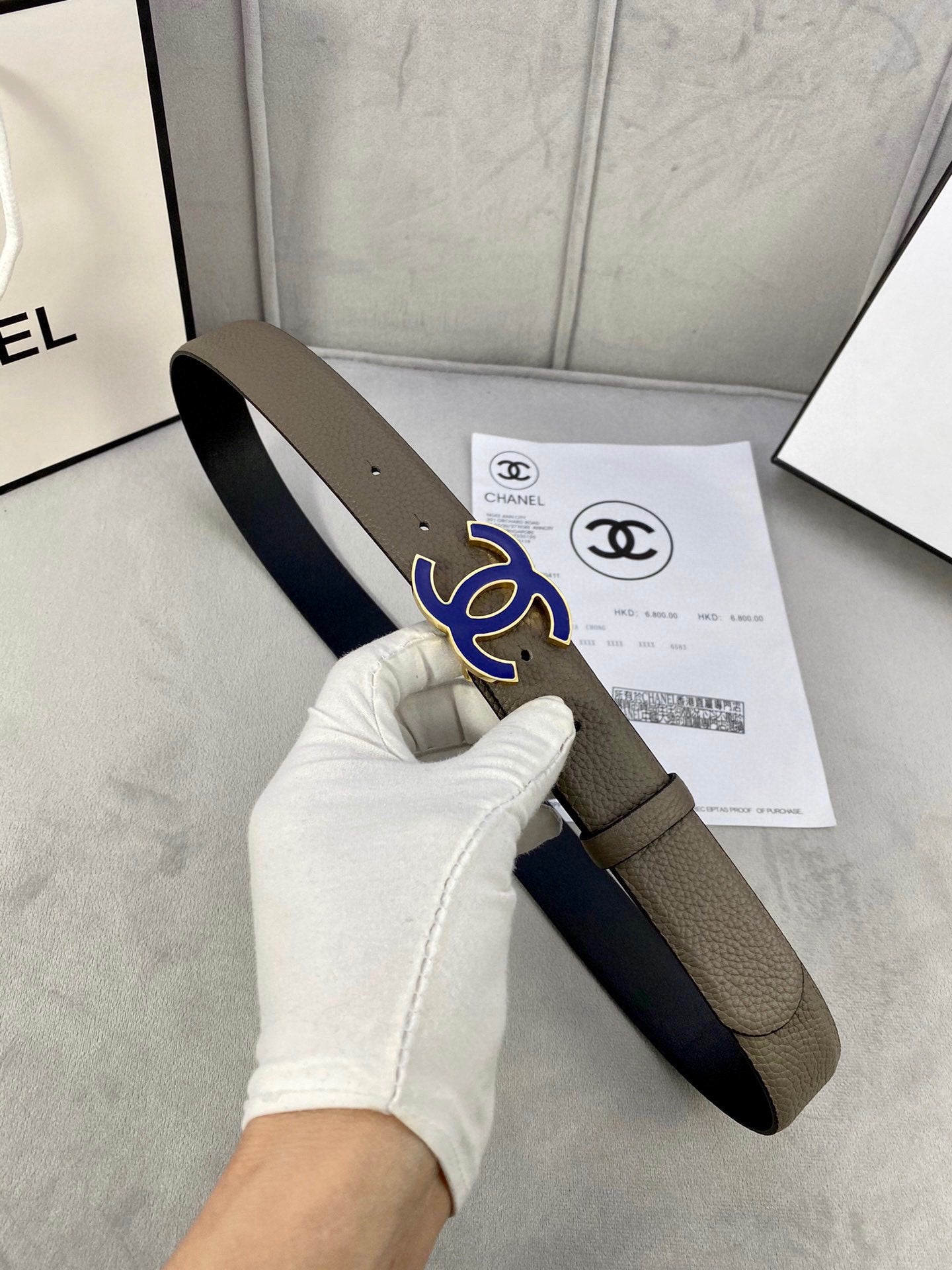 CC 30MM BELT IN MOCHA BROWN GRAINED CALFSKIN WITH NAVY BLUE LOGO