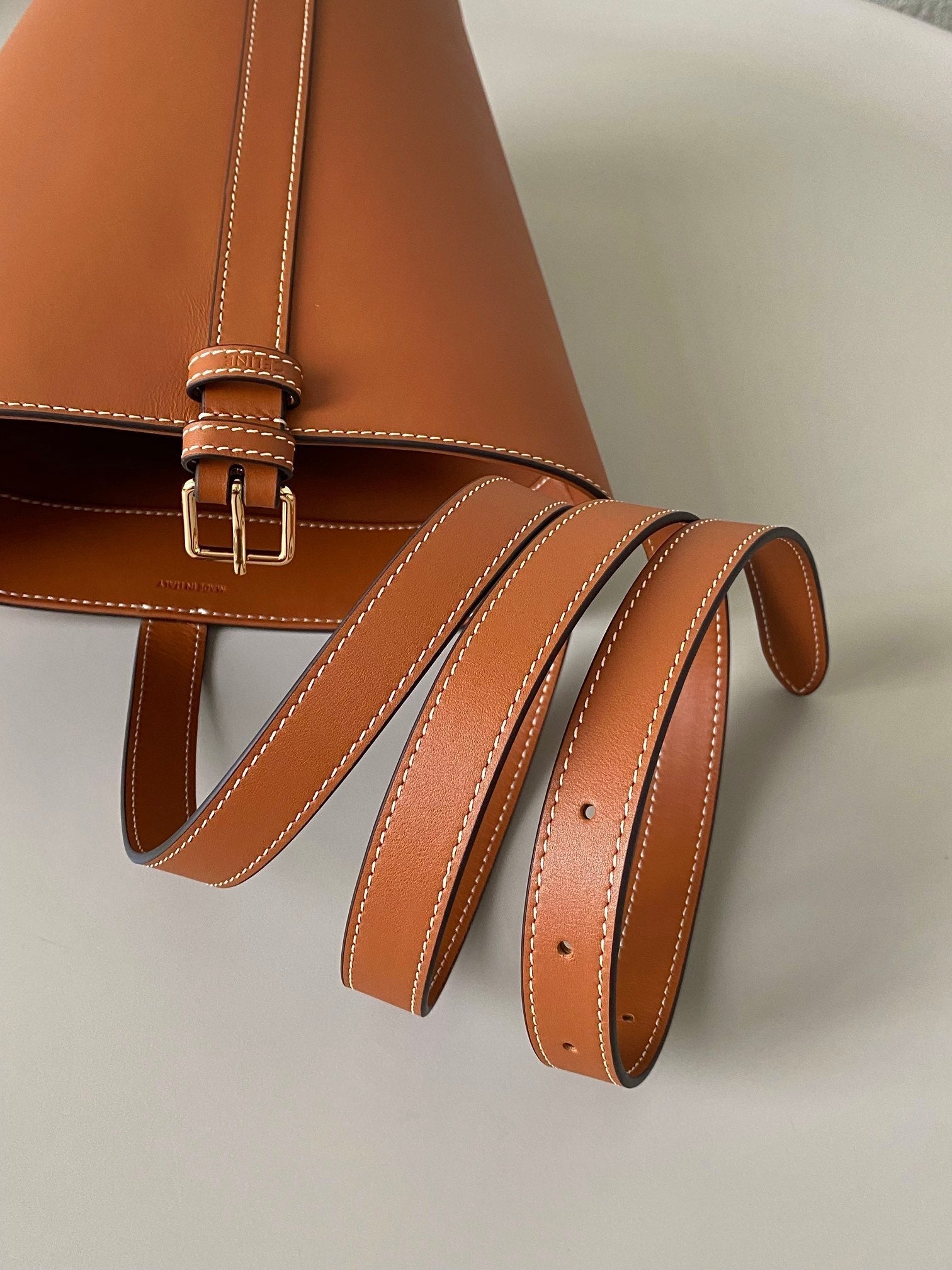 TRIOMPHE 25 BUCKET BAG CINNAMON BROWN CALFSKIN