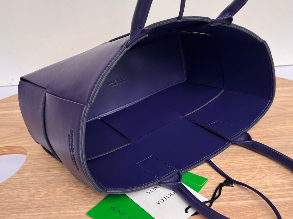 SMALL ARCO TOTE 30 IN EAST BAY PURPLE LAMBSKIN