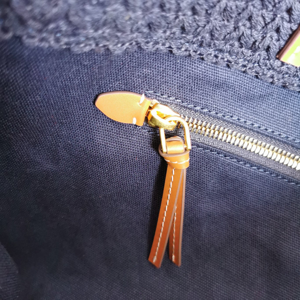 TOTE BAG 40 IN STRIPED PATTERN OF BLACK RED AND CREAM WHITE WOVEN RAFFIA