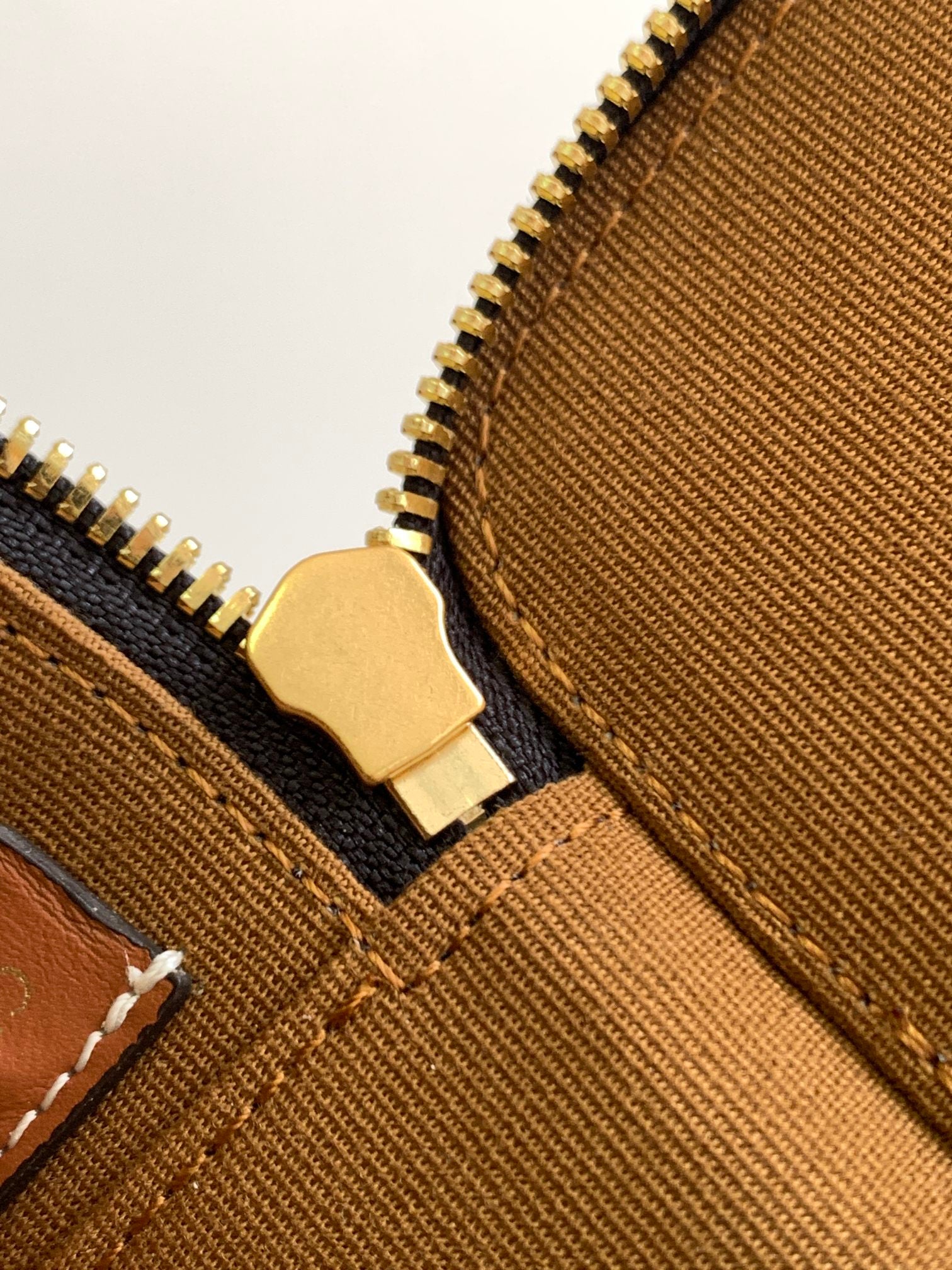 TRIOMPHE 9 CALFSKIN BLACK PATTERN BOX BAG