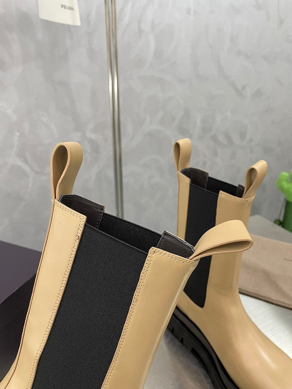 LUG CHELSEA BOOT IN CAMEL BEIGE CALFSKIN