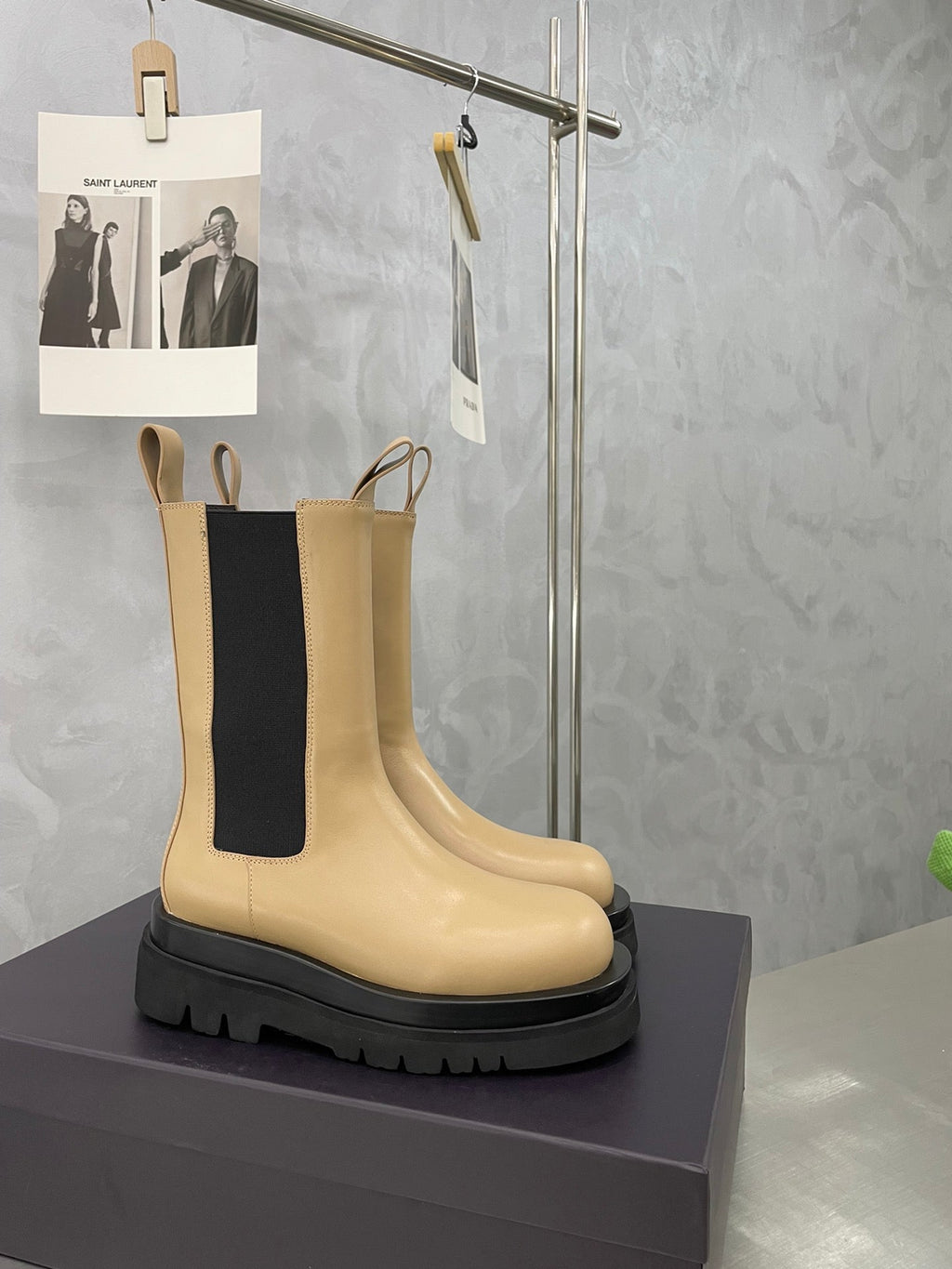 LUG CHELSEA BOOT IN CAMEL BEIGE CALFSKIN