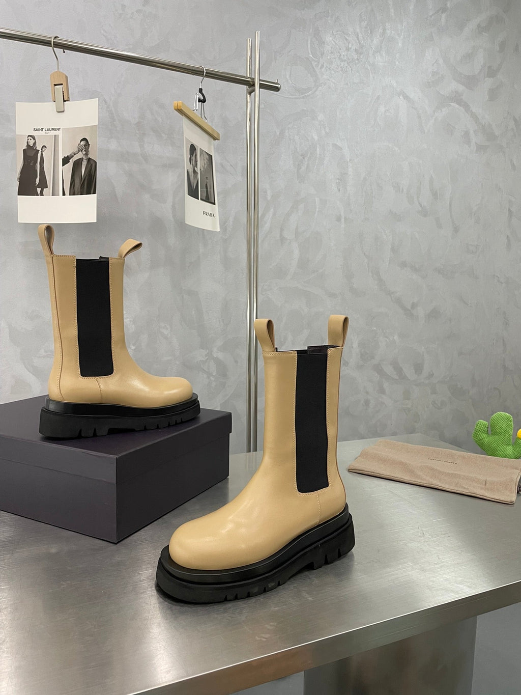 LUG CHELSEA BOOT IN CAMEL BEIGE CALFSKIN