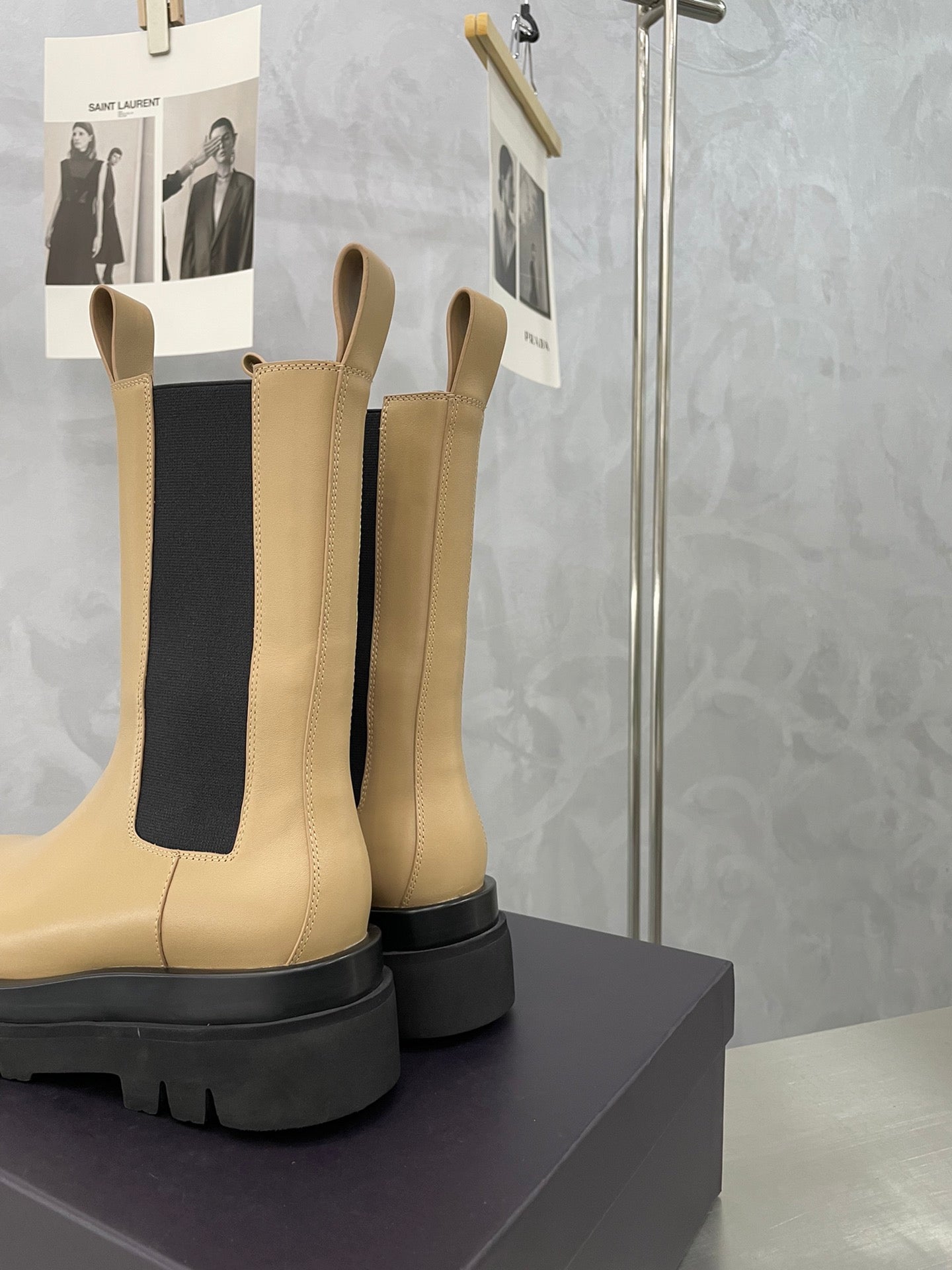 LUG CHELSEA BOOT IN CAMEL BEIGE CALFSKIN